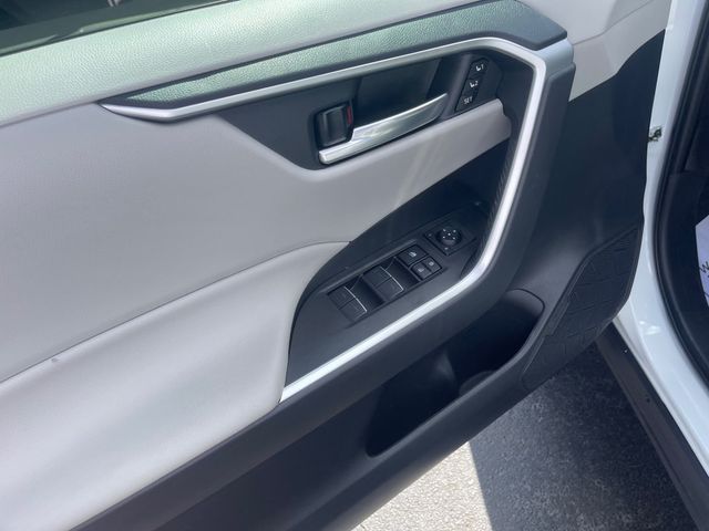 2025 TOYOTA RAV4  HYBRID XLE PREMIUM AWD W/ MULTIPLE PACKAGES ($3,600 VALUE!) - 23098155 - 10