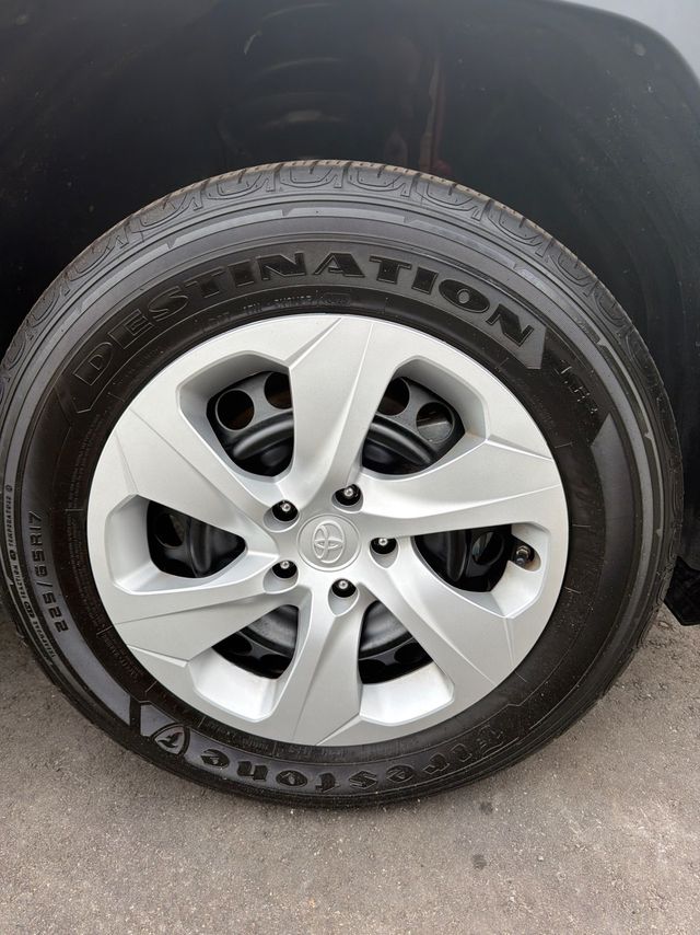 2025 Toyota RAV4 LE AWD - 22988028 - 9