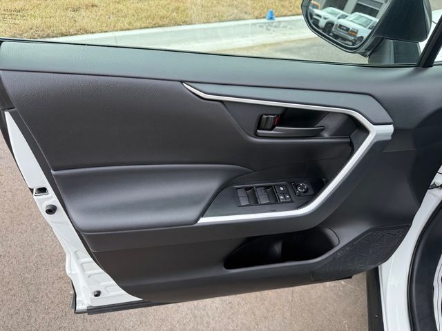 2025 Toyota RAV4 LE AWD - 22988055 - 3