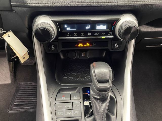2025 Toyota RAV4 LE AWD - 22985232 - 25