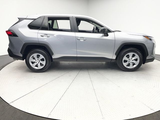 2025 Toyota RAV4 LE AWD - 22986020 - 3