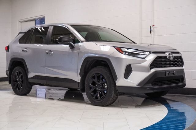 2025 Toyota RAV4 LE FWD's photo