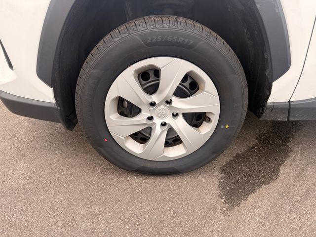 2025 Toyota RAV4 LE FWD - 23073146 - 18