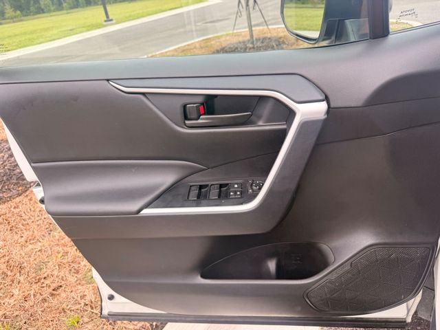 2025 Toyota RAV4 LE FWD - 23073146 - 6