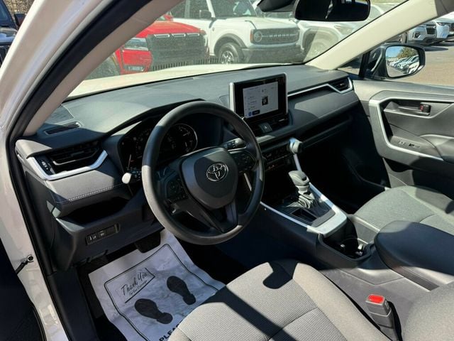 2025 Toyota RAV4 LE FWD - 22981921 - 2