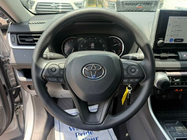 2025 Toyota RAV4 LE FWD's photo