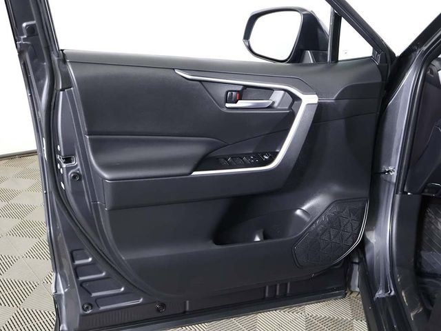 2025 Toyota RAV4 XLE AWD - 22988744 - 19