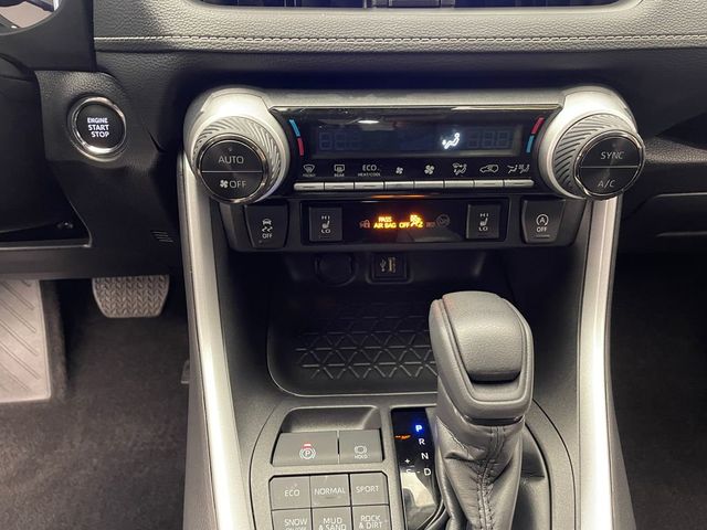 2025 Toyota RAV4 XLE AWD - 22923462 - 26