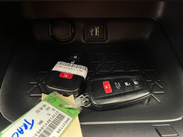 2025 Toyota RAV4 XLE AWD - 22923462 - 27