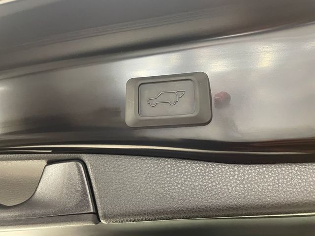 2025 Toyota RAV4 XLE AWD - 22923462 - 42
