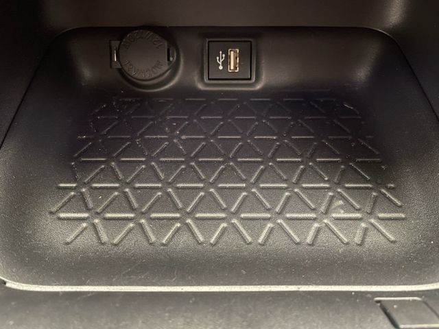 2025 Toyota RAV4 XLE AWD - 22938897 - 26