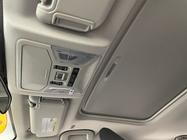 2025 Toyota RAV4 XLE AWD - 22938897 - 29