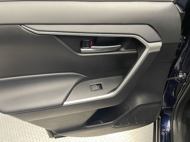 2025 Toyota RAV4 XLE AWD - 22938897 - 31