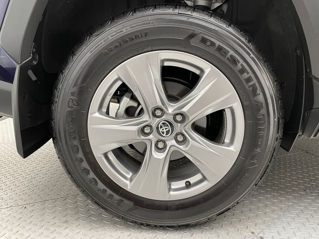 2025 Toyota RAV4 XLE AWD - 22938897 - 46