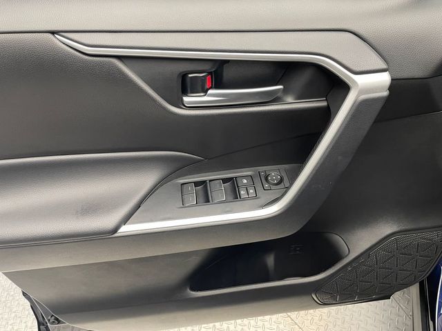 2025 Toyota RAV4 XLE AWD - 22938897 - 8