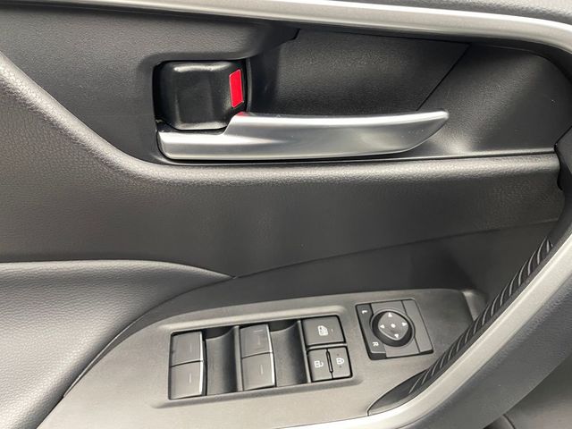 2025 Toyota RAV4 XLE AWD - 22949252 - 25