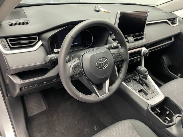 2025 Toyota RAV4 XLE AWD - 22949252 - 26