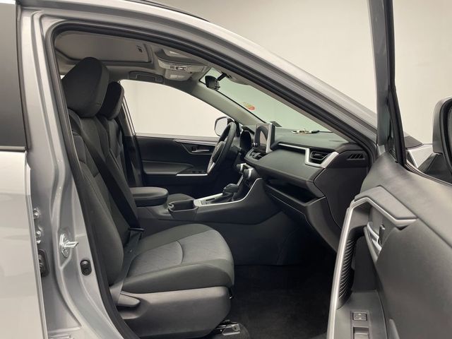 2025 Toyota RAV4 XLE AWD - 22949252 - 32