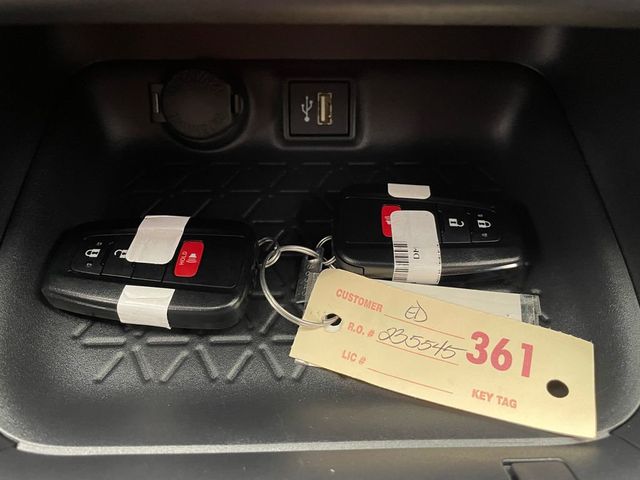 2025 Toyota RAV4 XLE AWD - 22949252 - 43