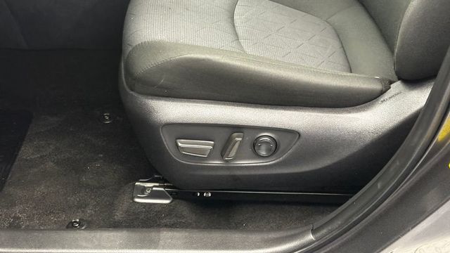 2025 Toyota RAV4 XLE AWD - 23030379 - 9