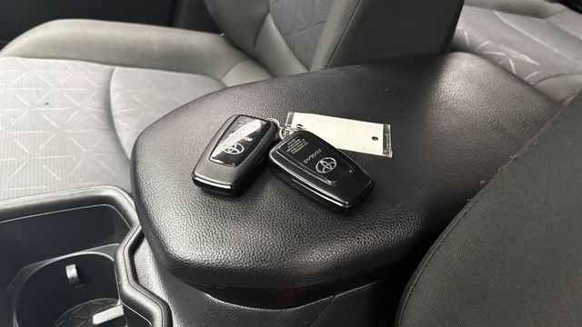 2025 Toyota RAV4 XLE AWD - 23030379 - 35