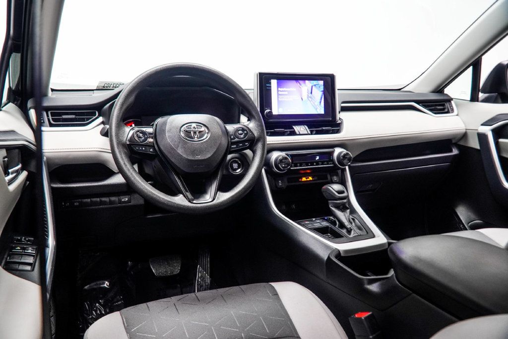 Toyota RAV4 photo 16
