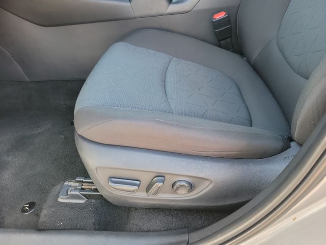 2025 Toyota RAV4 XLE FWD - 23089971 - 4