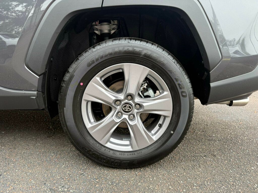 2025 Toyota RAV4 XLE photo 9