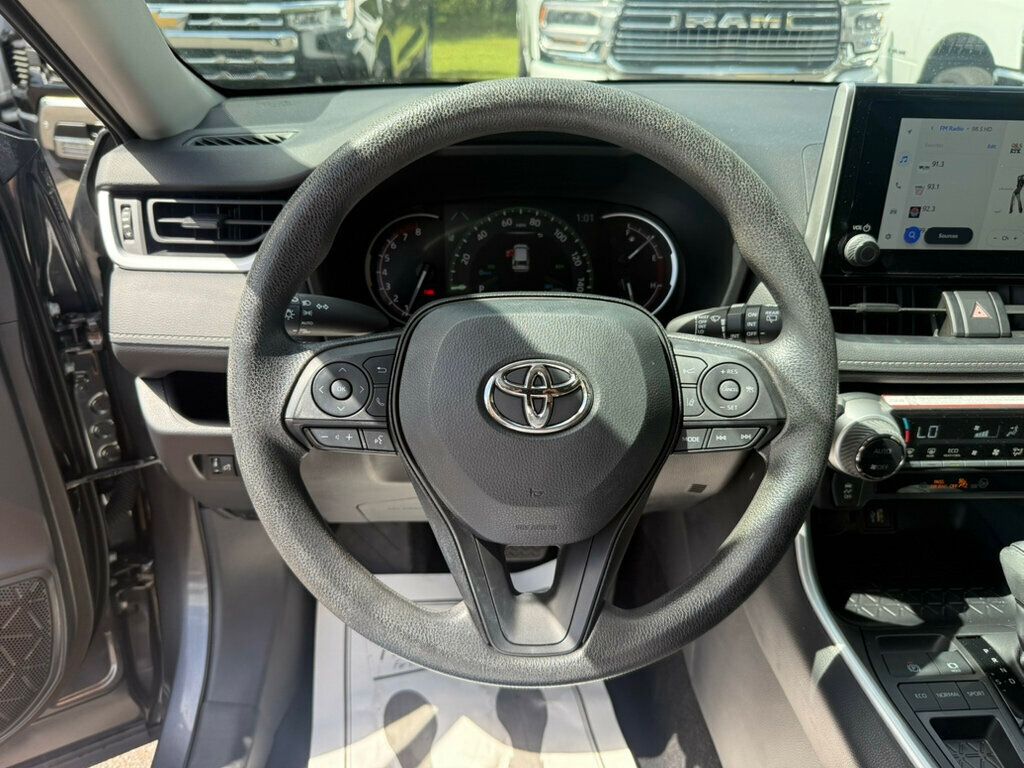 2025 Toyota RAV4 XLE photo 3