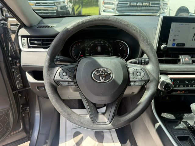 2025 Toyota RAV4 XLE FWD - 22925953 - 4