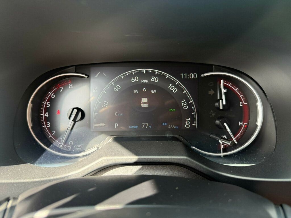 2025 Toyota RAV4 XLE photo 3