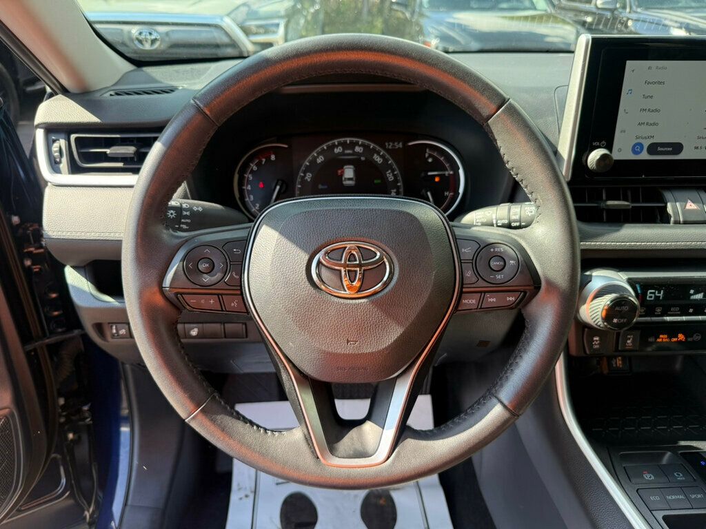 2025 Toyota RAV4 XLE photo 3