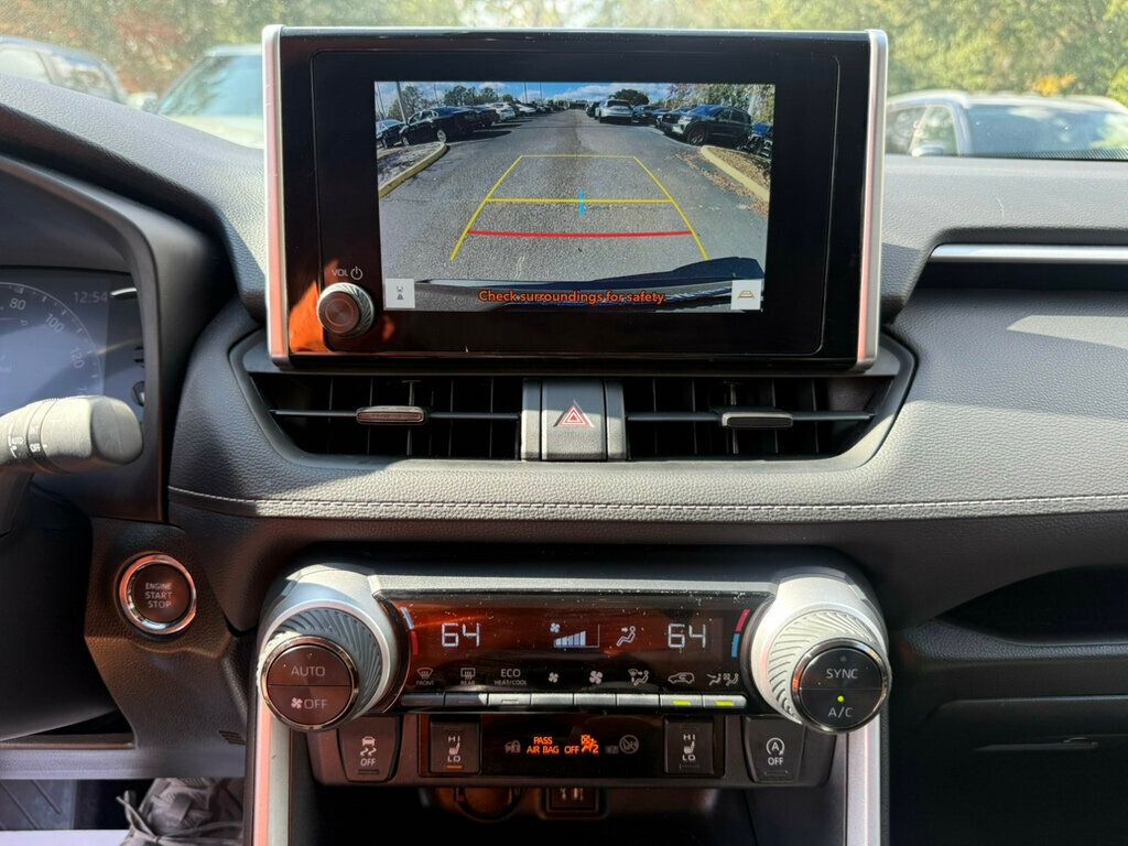 2025 Toyota RAV4 XLE photo 4