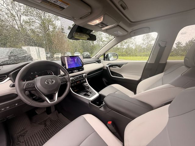 2025 Toyota RAV4 XLE Premium - 23093296 - 16