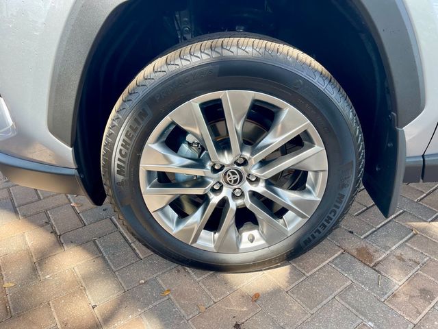 2025 Toyota RAV4 XLE PREMIUM - 22914357 - 9
