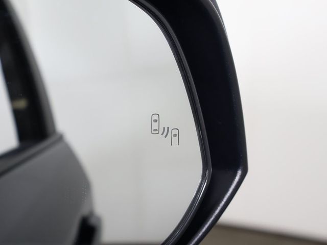 2025 Toyota RAV4 XLE Premium FWD - 23010866 - 37
