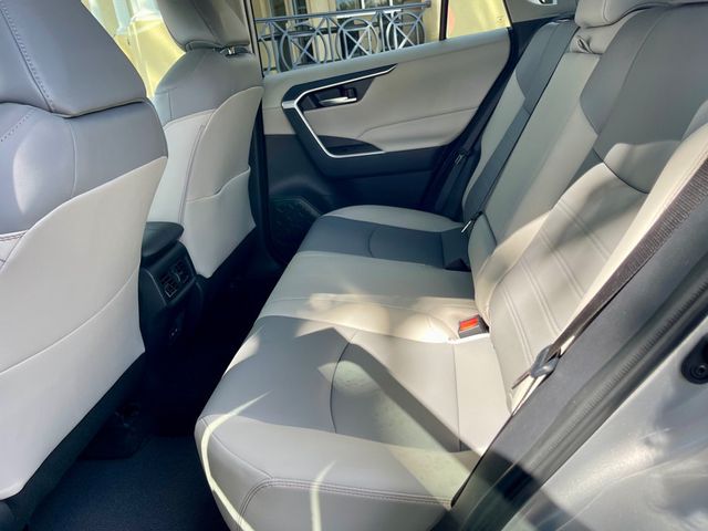 2025 Toyota RAV4 XLE Premium FWD - 22914357 - 11