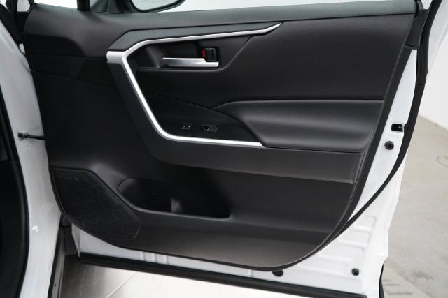 2025 Toyota RAV4 Hybrid XLE - 23084416 - 38