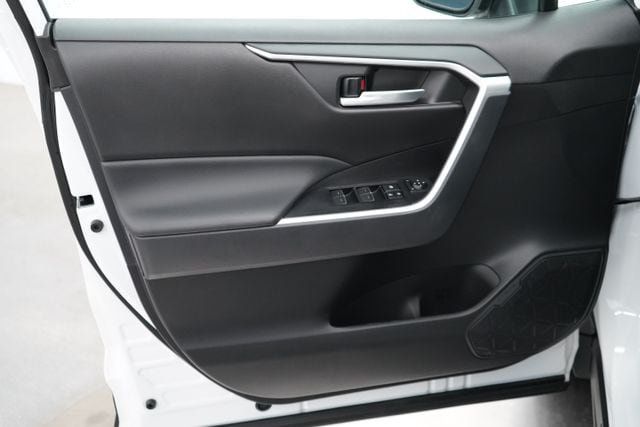2025 Toyota RAV4 Hybrid XLE - 23084416 - 8