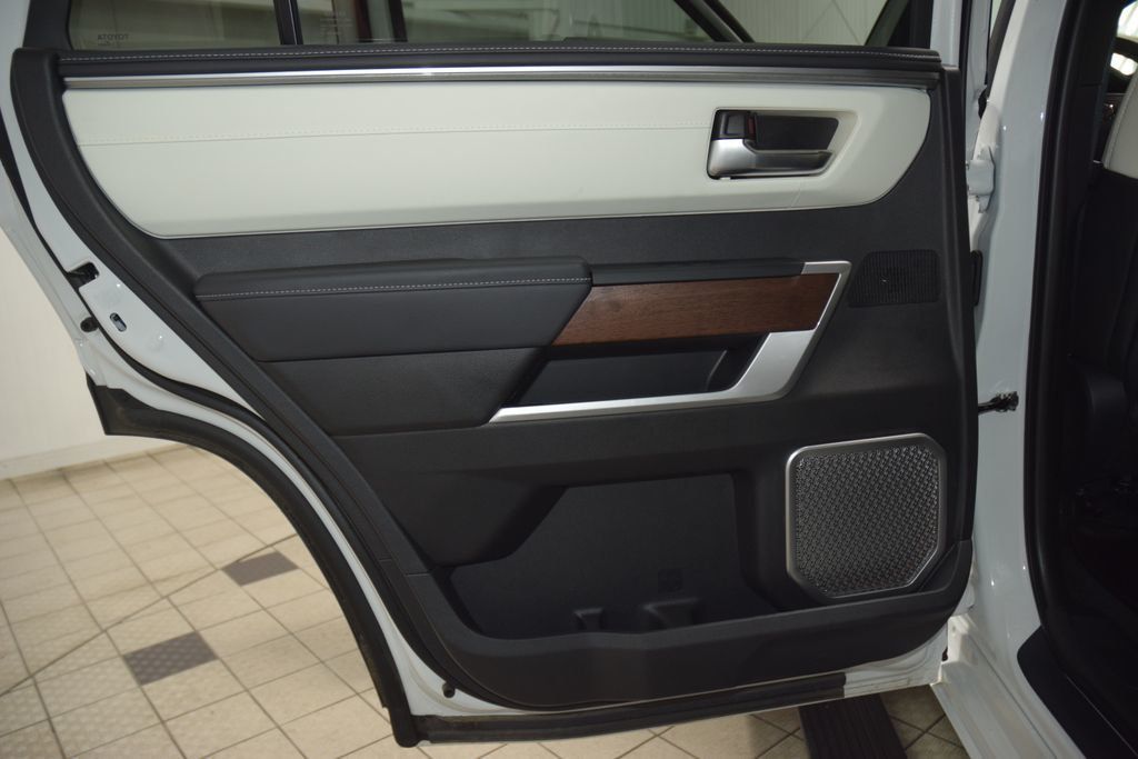 2025 Toyota Sequoia Capstone 4WD - 23031638 - 47