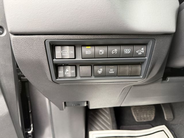 2025 Toyota Sequoia Platinum 4WD - 22991231 - 3