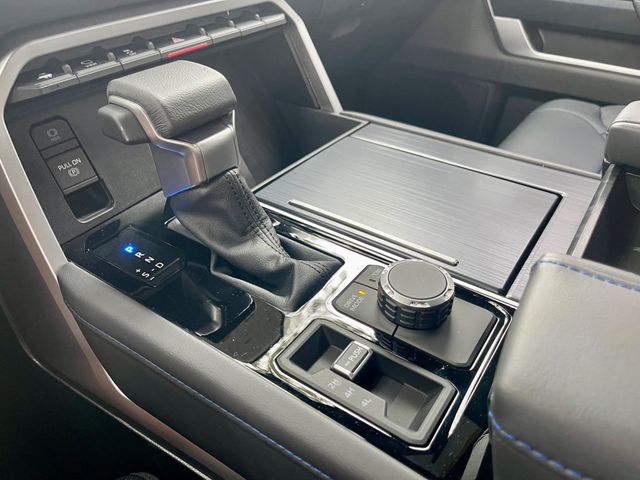 2025 Toyota Sequoia Platinum 4WD - 22951644 - 15