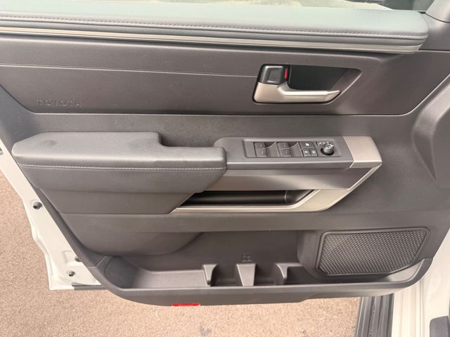 2025 Toyota Sequoia SR5 4WD - 23022414 - 2