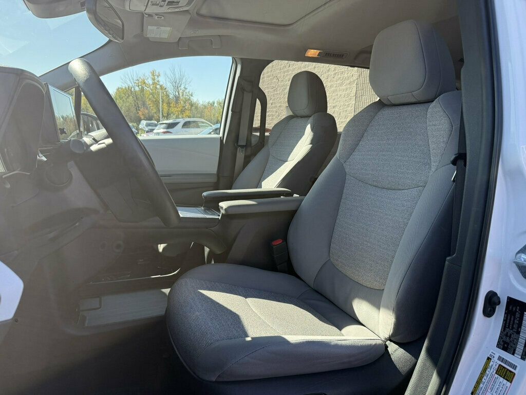 2025 Toyota Sienna LE AWD 8-Passenger - 23095617 - 11
