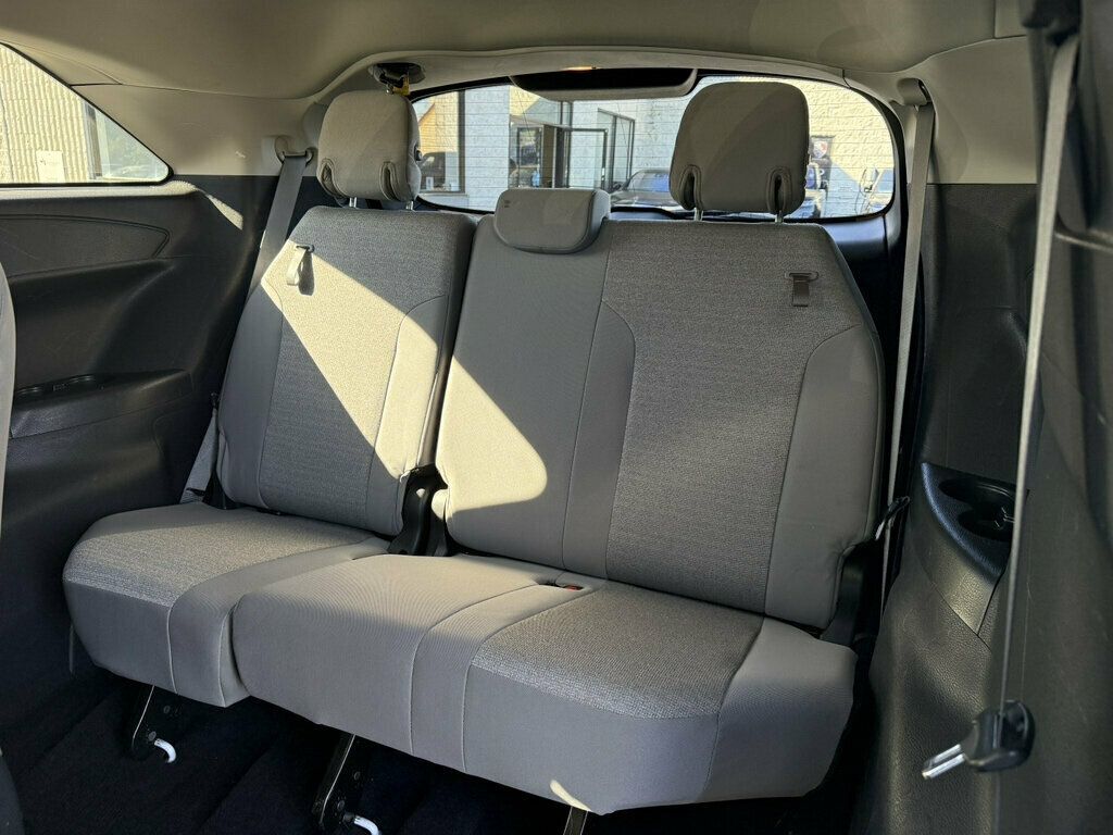 2025 Toyota Sienna LE AWD 8-Passenger - 23095617 - 18