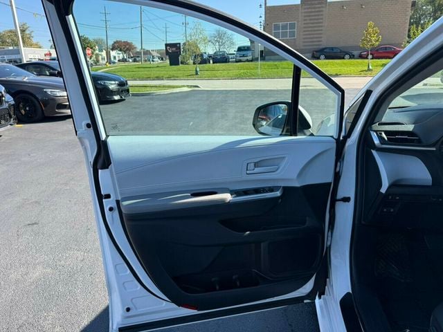 2025 Toyota Sienna LE AWD 8-Passenger - 23095617 - 19