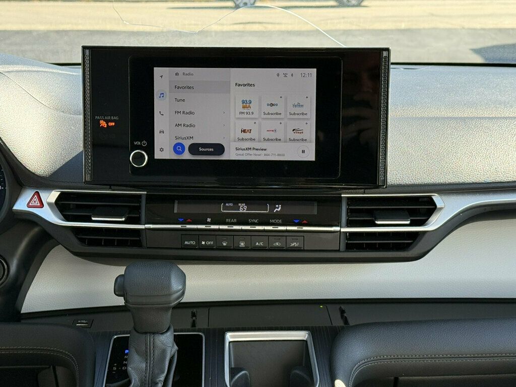 2025 Toyota Sienna LE AWD 8-Passenger - 23095617 - 22