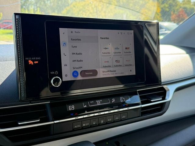 2025 Toyota Sienna LE AWD 8-Passenger - 23095617 - 27