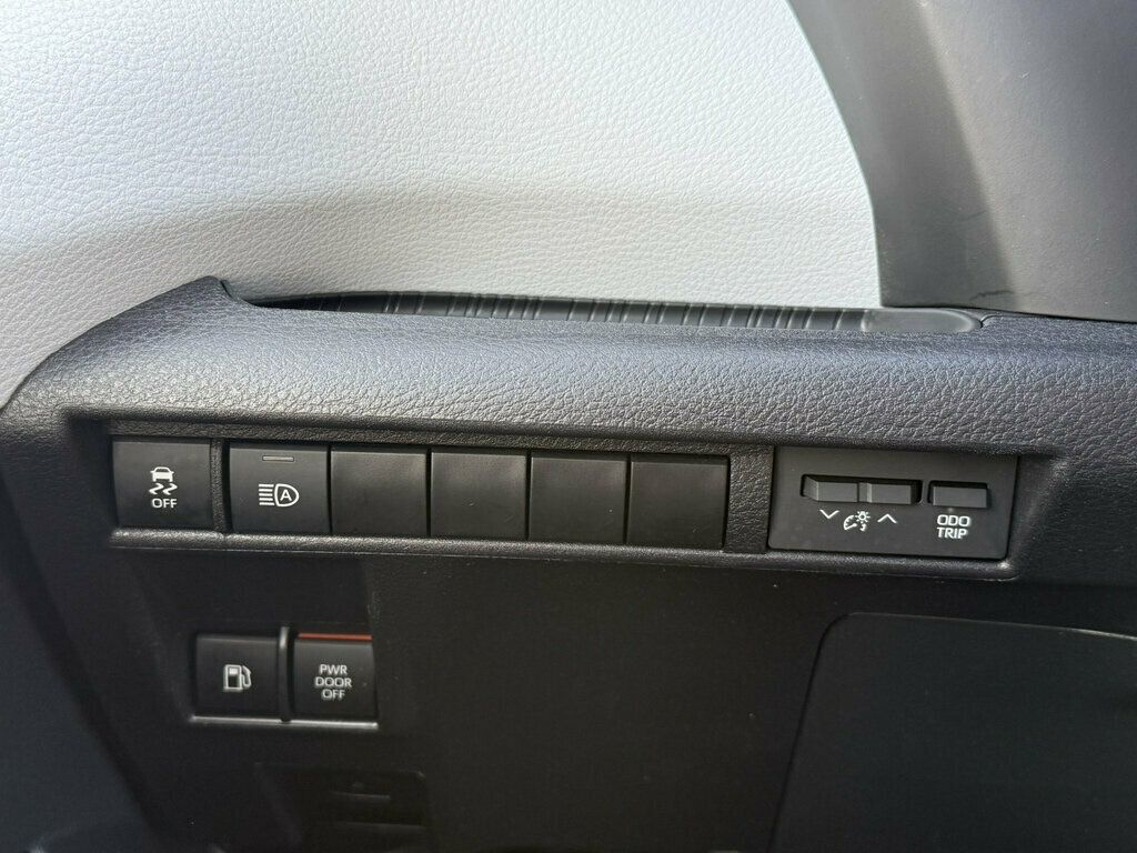 2025 Toyota Sienna LE AWD 8-Passenger - 23095617 - 32