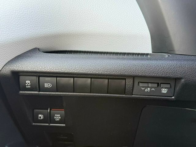 2025 Toyota Sienna LE AWD 8-Passenger - 23095617 - 32